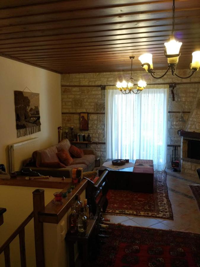 La Casa Di Pietra Villa Karpenísion Exterior foto