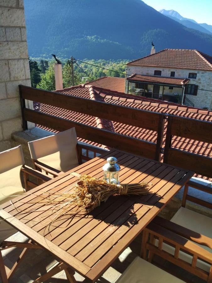 La Casa Di Pietra Villa Karpenísion Exterior foto